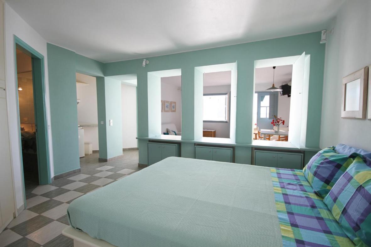 Emily'S Suites Adamantas  Exteriör bild